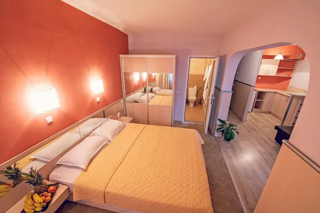 Studio, Queen Bed, Sofa, Balcony, Gran Ivan 3/6