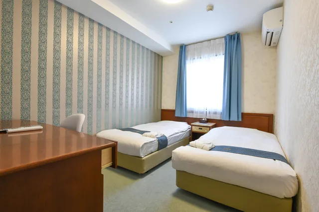 غرفة بسريرين منفصلين وسريرين فرديين، New Osaka Hotel Shinsaibashi 5/10