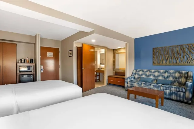 جناح بسريرين كوين مع أريكة، Comfort Suites near Birkdale Village Huntersville 5/10