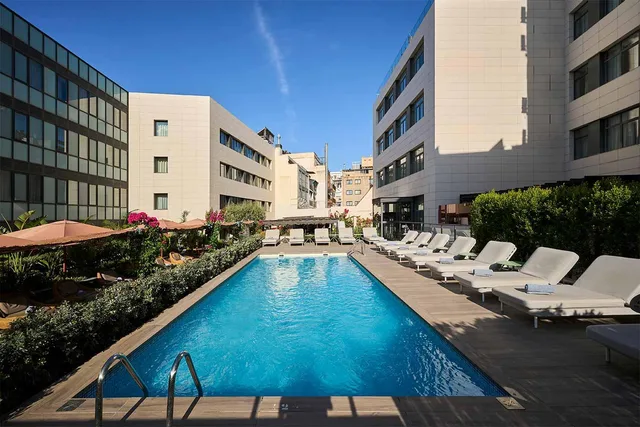 غرفة عائلية بأسرّة بطابقين وسريرين كوين مع أريكة، Hotel Catalonia Ramblas 2/2