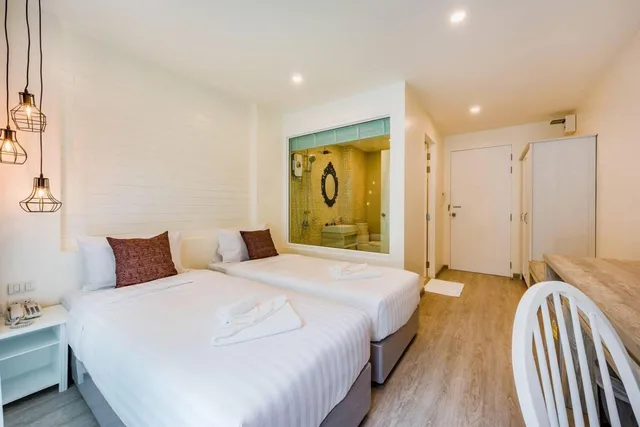 غرفة بسريرين منفصلين بشرفة، Lullabella Hotel 3/5