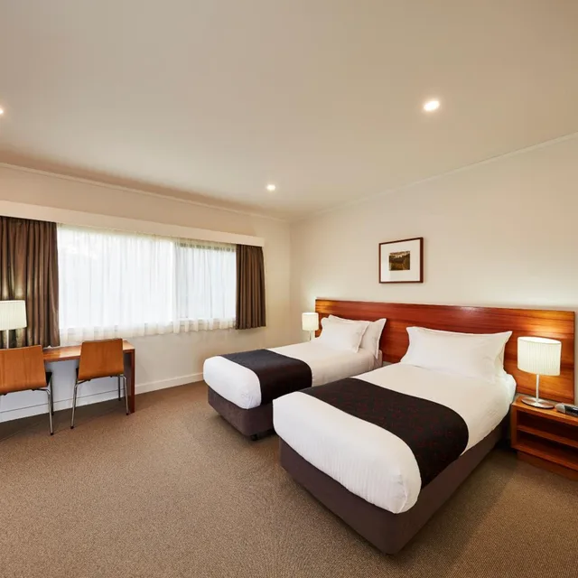 غرفة بسرير مزدوج بحمام خاص، RACV Inverloch Resort 1/5