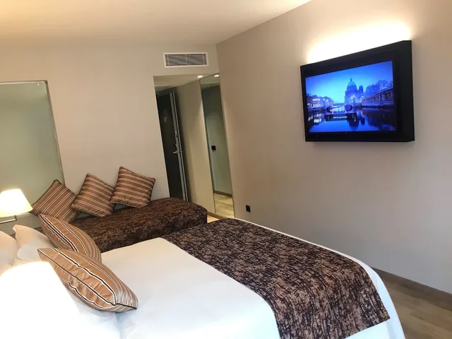 غرفة قياسية ثلاثية بسرير كينج وسرير فردي، Hotel 3K Porto Aeroporto 3/5