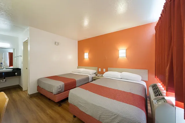 غرفة بسرير مزدوج لذوي الإعاقة، Motel6 Mcallen, TX 7/10