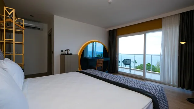 جناح بشرفة، Sea City Devran Hotel & Spa 4/10