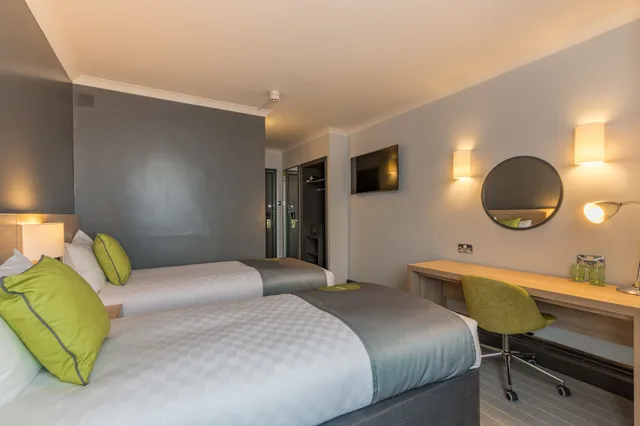 غرفة عائلية بسرير مزدوج وسرير فردي، Thistle Express London Luton 5/10