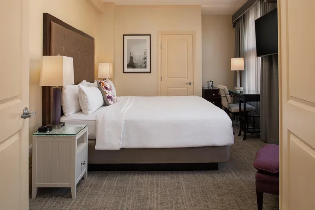 جناح، Hotel Shattuck Plaza 2/3
