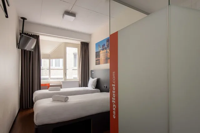 Twin Room, easyHotel The Hague City Centre 5/7