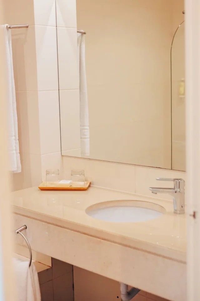 غرفة بسريرين منفصلين بإطلالة على المسبح، Star Inn Peniche 8/8