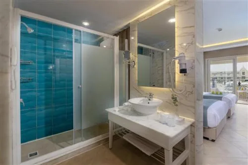 Room, Double or Twin Bed, Pool View, Hotel Titanic Royal 2/2