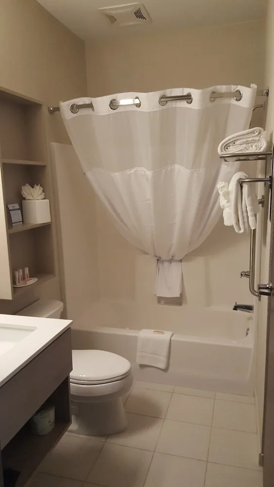 جناح استوديو بسرير كوين، Microtel Inn And Suites By Wyndham Perry 8/9