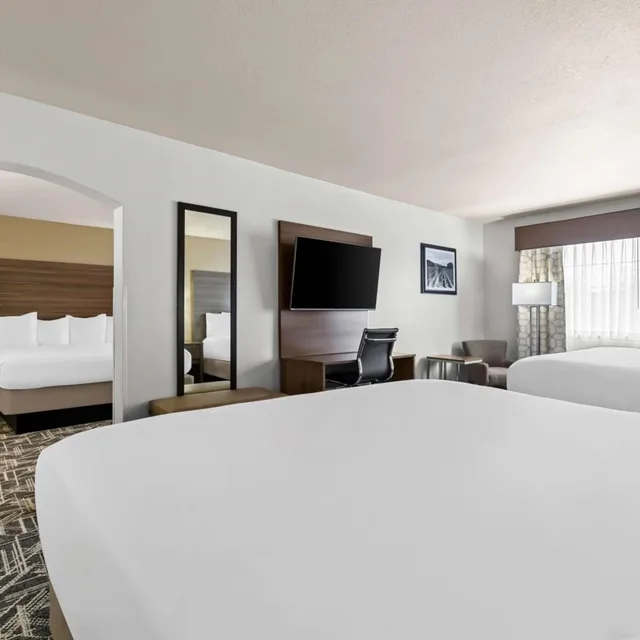 جناح تنفيذي كبير بسرير كينج وسريرين كينج، Best Western Plus Caldwell Inn & Suites 6/7