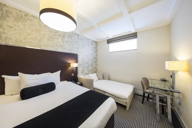 Semi Basement, Triple, 1 Queen and 1 Single Bed, Partial View، Notting Hill 1/8