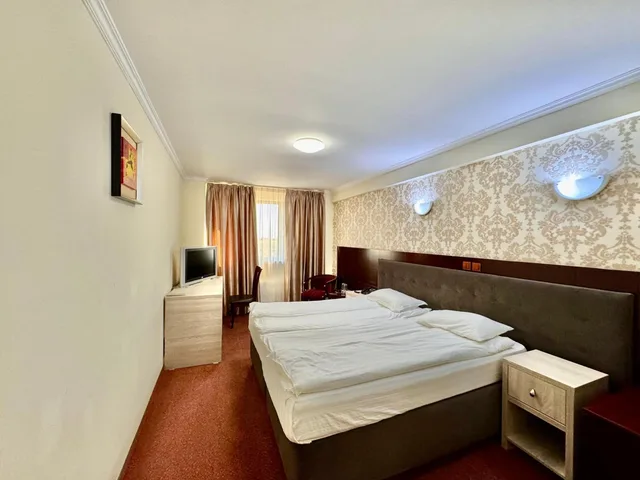 Standard, Double Bed, Hotel Helin Aeroport 7/9