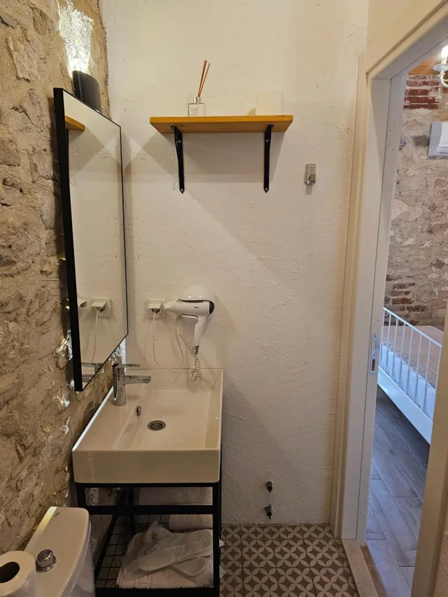 غرفة بسرير مزدوج بإطلالة على المسبح، Kugu Urla Otel 3/6