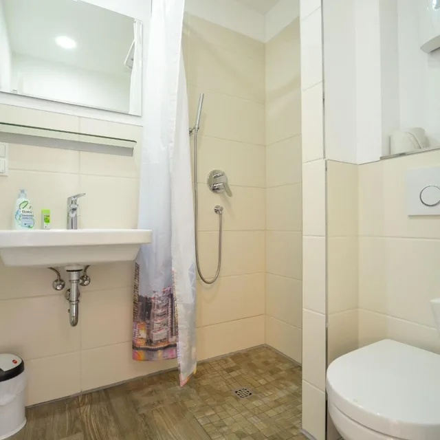 شقة بشرفة، Boardinghouse K314 10/10