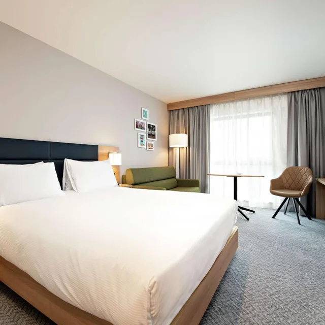 غرفة عائلية بسرير كوين مع أريكة، Hilton Garden Inn Abingdon Oxford 2/7