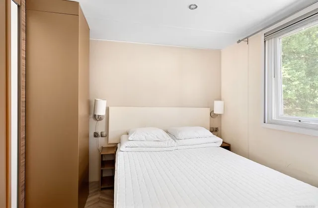 3 Bedrooms, Premium, 1 Double and 4 Single Beds، First Camp Lilleby 2/8