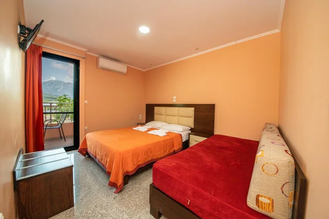غرفة بسرير مزدوج أو سريرين منفصلين بإطلالة على الجبل، Kalias Hotel 6/9