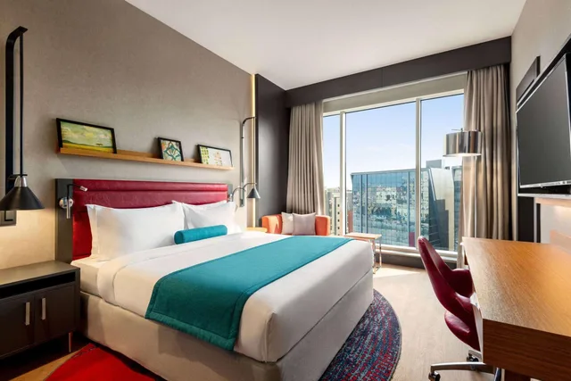 غرفة قياسية بسرير مزدوج، رمادا إنكور باي ويندام كورنيش الخبر(Ramada Encore by Wyndham Al Khobar Corniche) 1/3