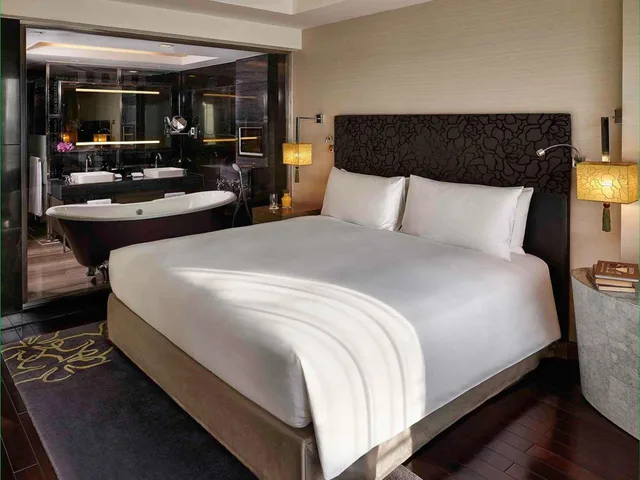 جناح بريستيج بإطلالة على المدينة، Sofitel Saigon Plaza Hotel 1/2