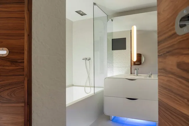 Life, Suite, Quadruple, Double Bed، i-Suite Hotel 2/3