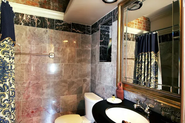 2 Bedrooms, Petite, 2 King Beds, Sofa، The Olivier House Hotel 2/6