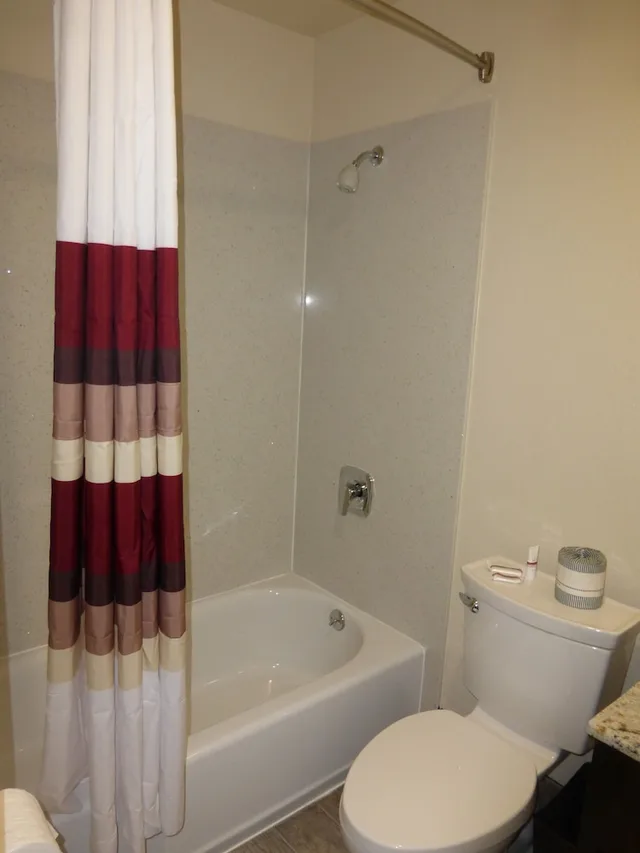 غرفة قياسية بسرير كينج، Red Roof Inn Hayward 6/8