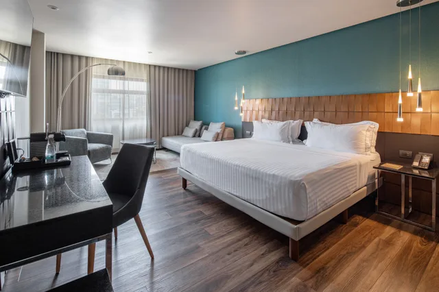 جناح جونيور، Hotel Real del Río 3/4