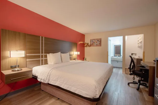 Efficiency, King Bed، Econo Lodge Cortez near Mesa Verde 1/9