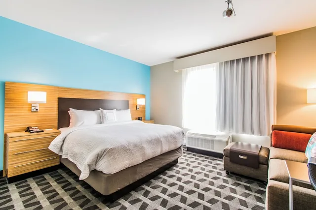 استوديو بسرير كينج مع أريكة لذوي الإعاقة، TownePlace Suites Evansville Newburgh 4/10