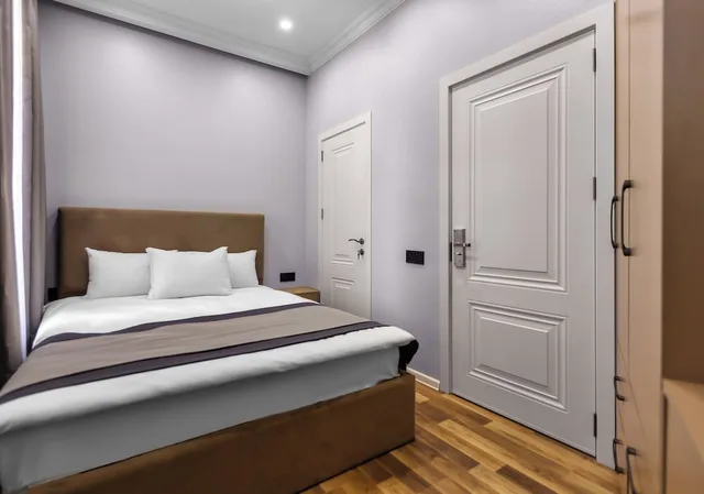 غرفة قياسية بسرير كوين، Hillside City Center Hotel 5/10