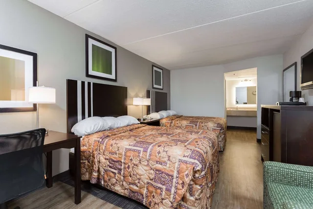 غرفة بسريرين مزدوجين، Days Inn by Wyndham Harrisburg North 1/4