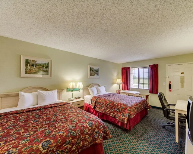 غرفة قياسية بسريرين كوين، Econo Lodge Falfurrias 1/3
