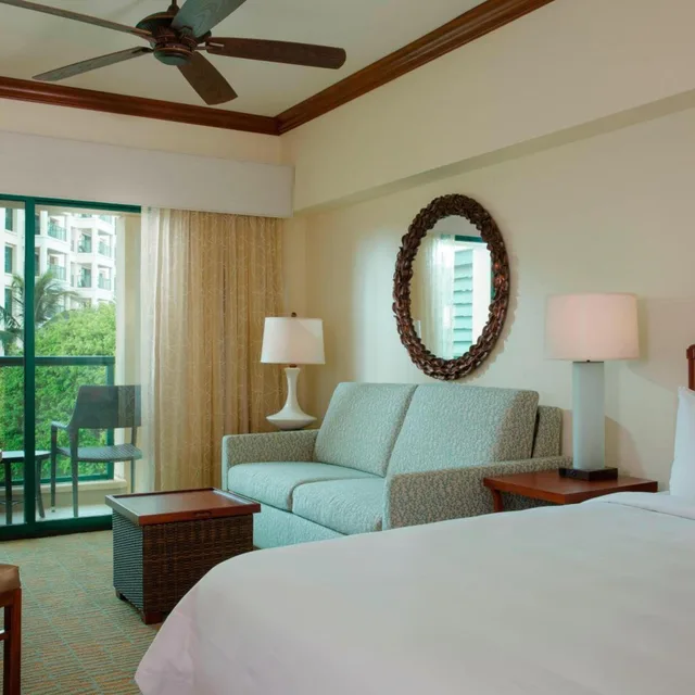 غرفة بسرير كينج بإطلالة على الجبل بشرفة مع أريكة، Marriott S Ko Olina Beach Club 4/6