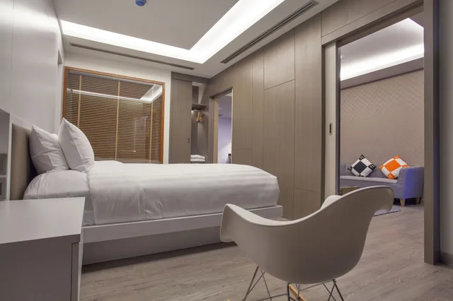 جناح بسرير كينج بإطلالة على المسبح بجاكوزي، The Zense Boutique Hotel 1/1