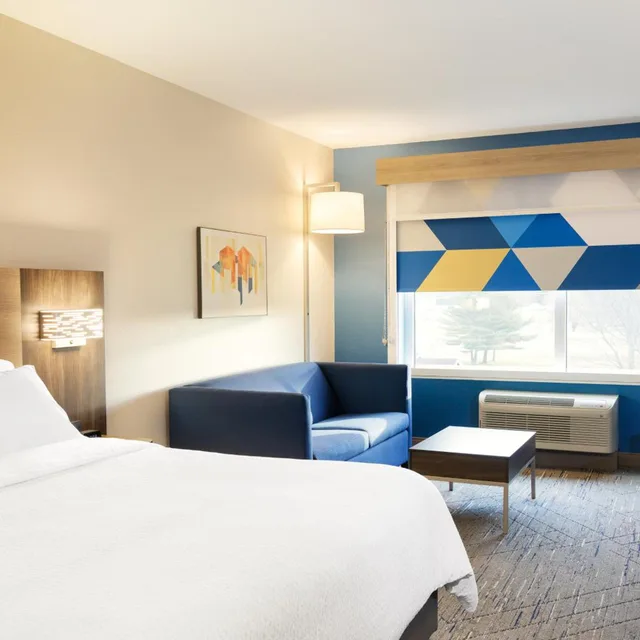 جناح تنفيذي، Holiday Inn Express Hotel Suites Sanford 1/7
