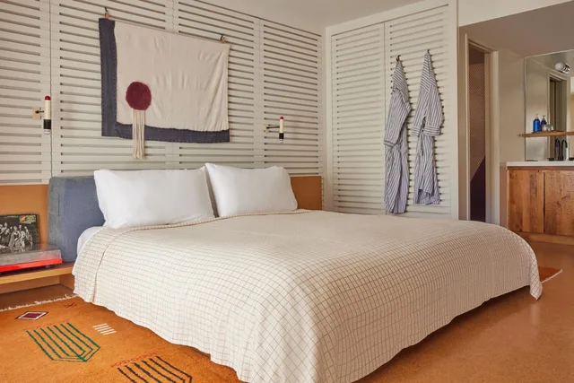 غرفة بسرير كينج بشرفة، Ace Hotel 1/2