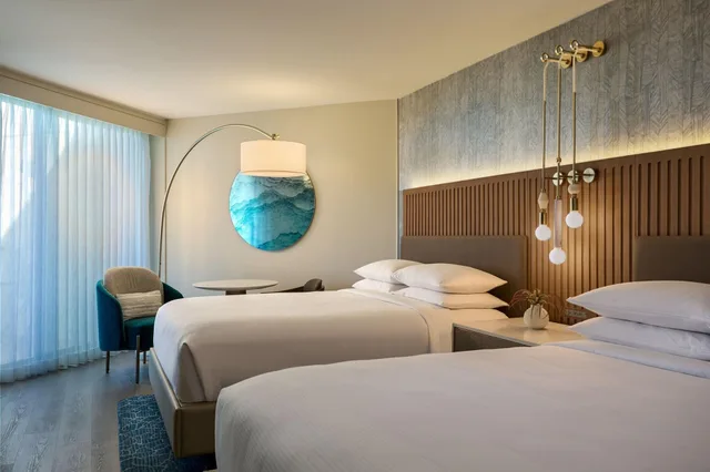 غرفة رباعية لذوي الإعاقة، VEA Newport Beach, A Marriott Resort & Spa 1/5