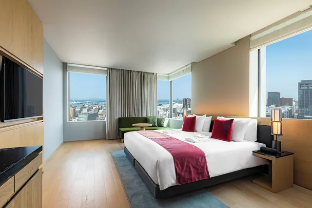 غرفة ديلوكس ركنية بسرير كينج، THE GATE HOTEL Fukuoka by HULIC 1/4