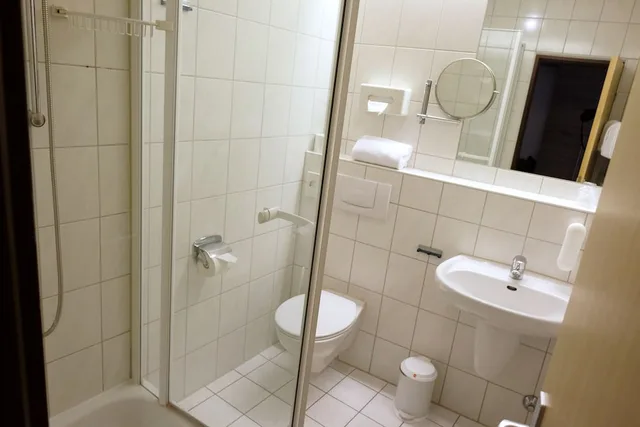 غرفة كومفورت رباعية بسرير مزدوج وسريرين منفصلين، Romantica Hotel Blauer Hecht 3/3