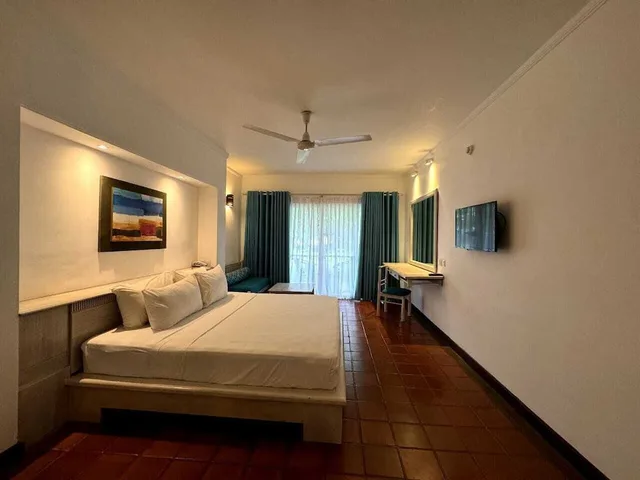 Deluxe, Twin Beds, The Palms Hotel 3/9