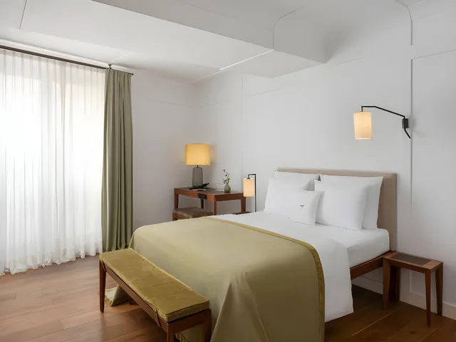 Courtyard, Superior, Queen Bed، Louis Hotel 1/1