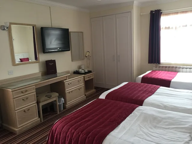 Suite, 1 King and 1 Single Beds, Inland View، Marina Metro 3/4