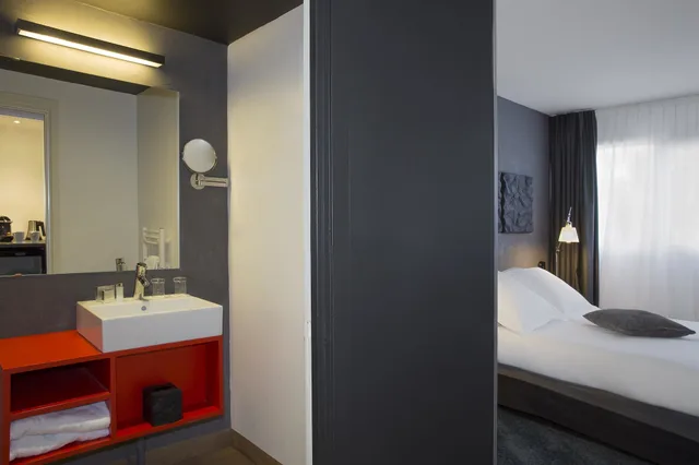 غرفة سوبيريور بسرير كوين بشرفة، Hotel Litteraire Alexandre Vialatte, BW Signature Collection 9/10