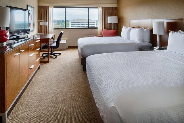 غرفة بسريرين كوين بإطلالة على النهر في طابق مرتفع، DoubleTree by Hilton Hotel Spokane City Center 2/3
