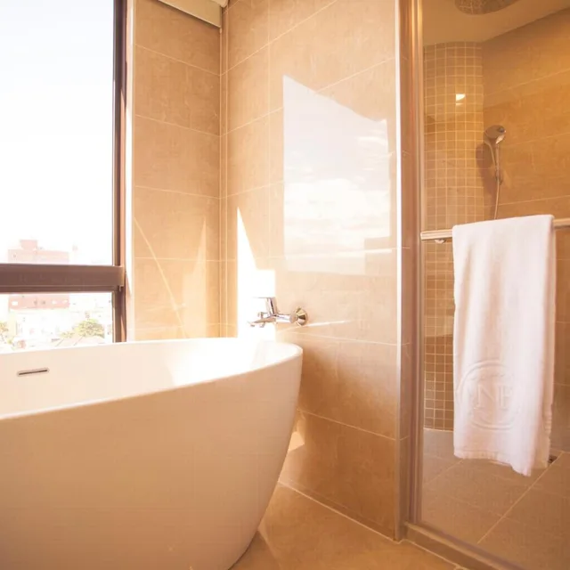 Executive, Suite, Inn By The Village 6/7