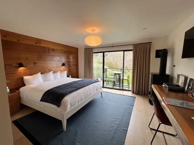 Room, King Bed, Cove View، Timber Cove Resort 2/4