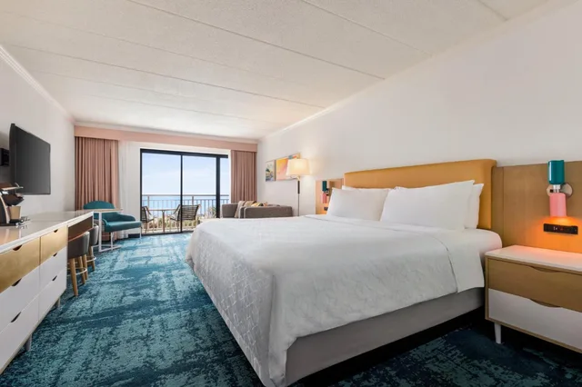 جناح تنفيذي بسرير كينج مع أريكة، Holiday Inn Ocean City 1/6