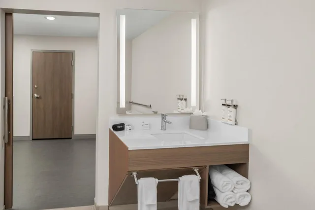 غرفة قياسية بسريرين كوين بحوض استحمام لذوي الإعاقة، Holiday Inn Express HATTIESBURG WEST – UNIV AREA 4/5